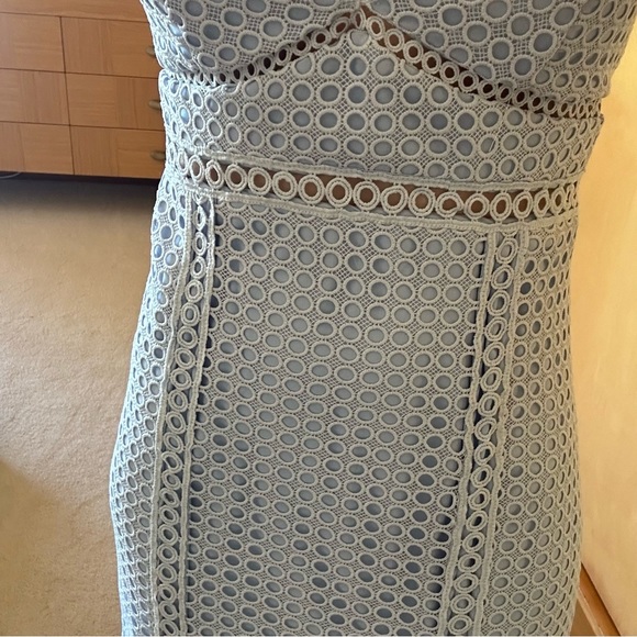 ✨Bardot Light Blue Circle Lace Midi Dress - Excellent Condition! - Picture 3 of 6